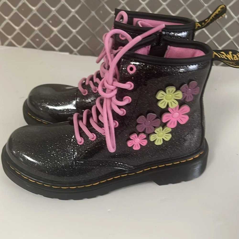 DR. MARTENS 1460 KIDS GLITTER & FLOWER APPLIQUÉ LACE‎ UP BOOTS SIZE US2